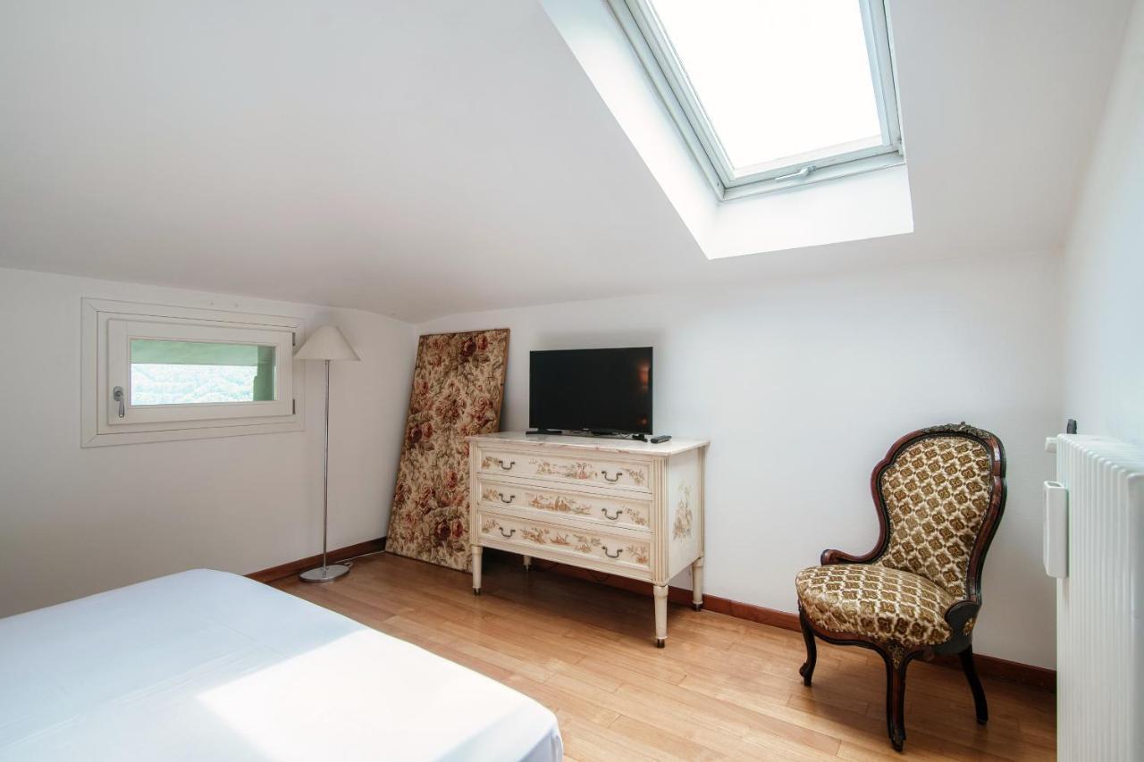 I D'A Charming Penthouse - Lake View- Como- House-130 Mt-2 Double Bedrooms And 2 Double Bathrooms A Spacious Living Room-Full Equipped Kitchen-Private Garden And Terrace-Private Covered Parking Esterno foto