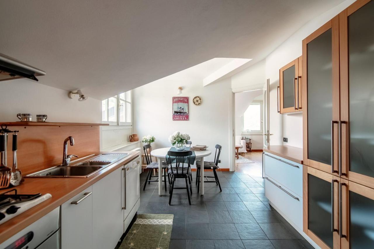 I D'A Charming Penthouse - Lake View- Como- House-130 Mt-2 Double Bedrooms And 2 Double Bathrooms A Spacious Living Room-Full Equipped Kitchen-Private Garden And Terrace-Private Covered Parking Esterno foto