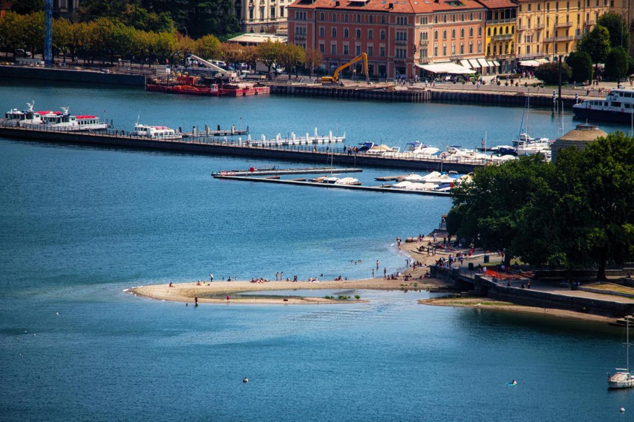 I D'A Charming Penthouse - Lake View- Como- House-130 Mt-2 Double Bedrooms And 2 Double Bathrooms A Spacious Living Room-Full Equipped Kitchen-Private Garden And Terrace-Private Covered Parking Esterno foto