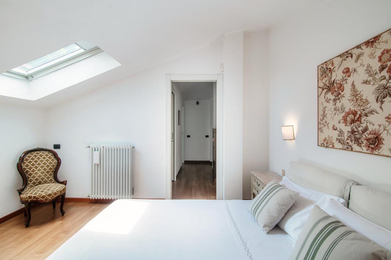 I D'A Charming Penthouse - Lake View- Como- House-130 Mt-2 Double Bedrooms And 2 Double Bathrooms A Spacious Living Room-Full Equipped Kitchen-Private Garden And Terrace-Private Covered Parking Esterno foto