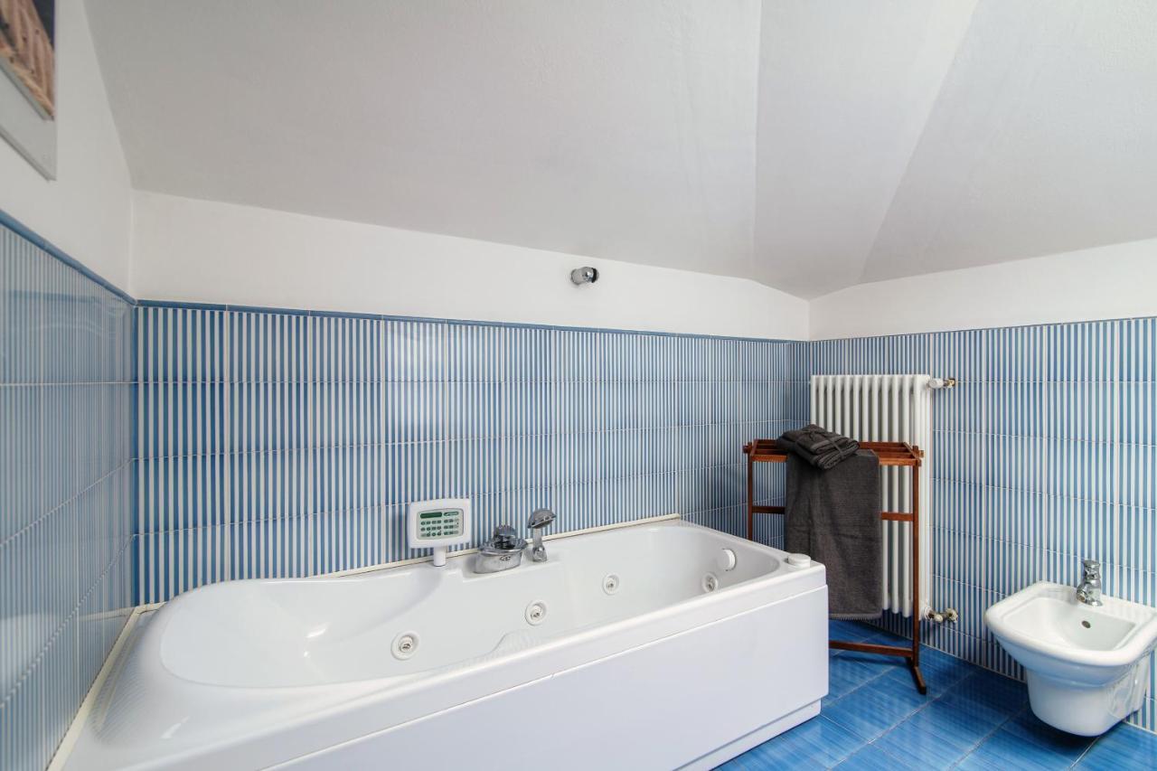 I D'A Charming Penthouse - Lake View- Como- House-130 Mt-2 Double Bedrooms And 2 Double Bathrooms A Spacious Living Room-Full Equipped Kitchen-Private Garden And Terrace-Private Covered Parking Esterno foto
