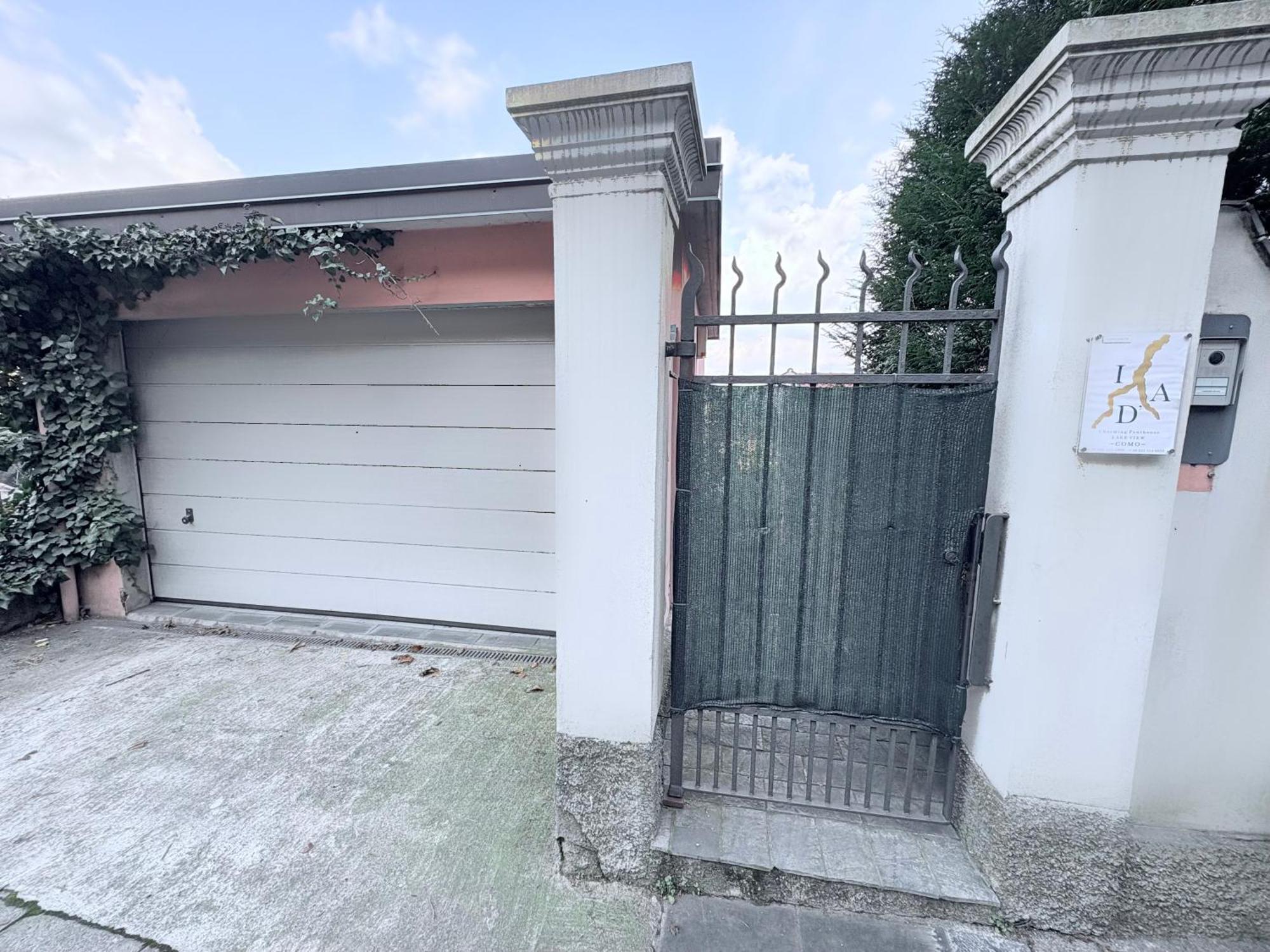 I D'A Charming Penthouse - Lake View- Como- House-130 Mt-2 Double Bedrooms And 2 Double Bathrooms A Spacious Living Room-Full Equipped Kitchen-Private Garden And Terrace-Private Covered Parking Esterno foto